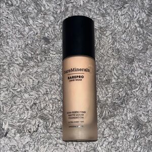 bareMinerals BAREPRO 24HR Wear Foundation